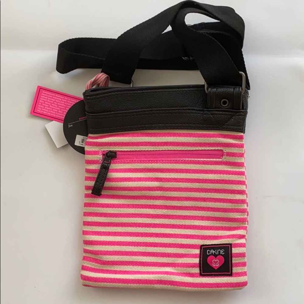 NWT Dakine Breast Cancer Awareness Purse